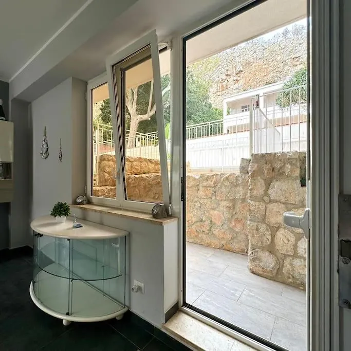 Sicilian Retreat - Mondello Beautiful Apartment Palermo Italy